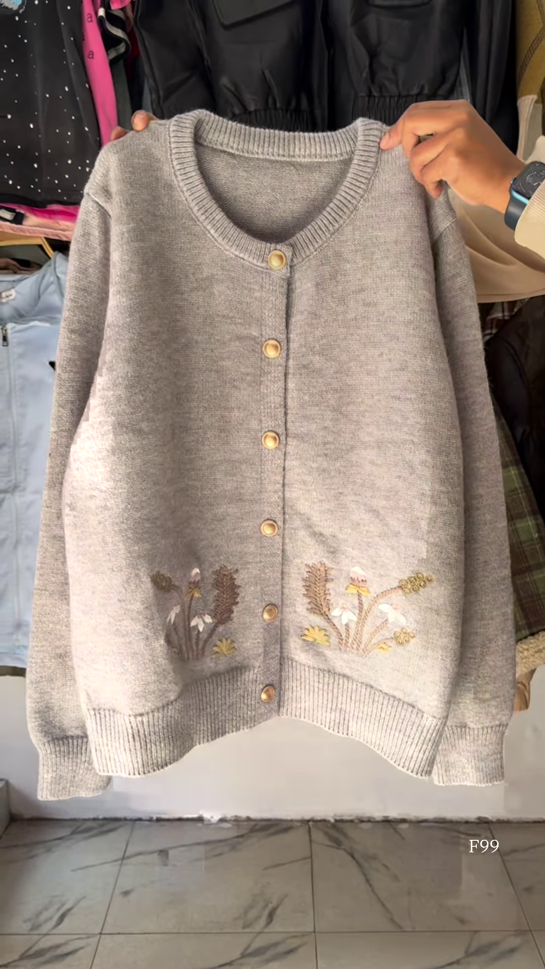 Floral Embroidery Knit Cardigan for Middle-Aged and Elderly Women – Loose, Large-Size, Long Design - Image 4