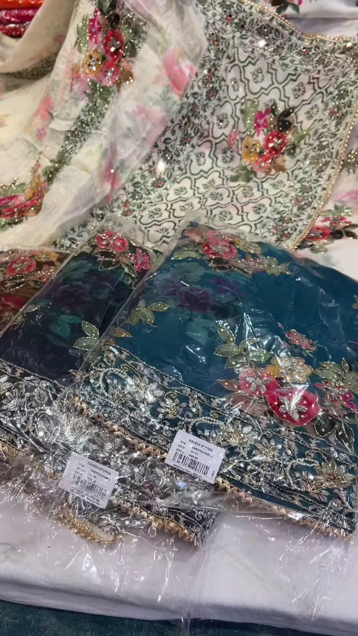 Floral Print Organza Saree With Embroidery - Image 7