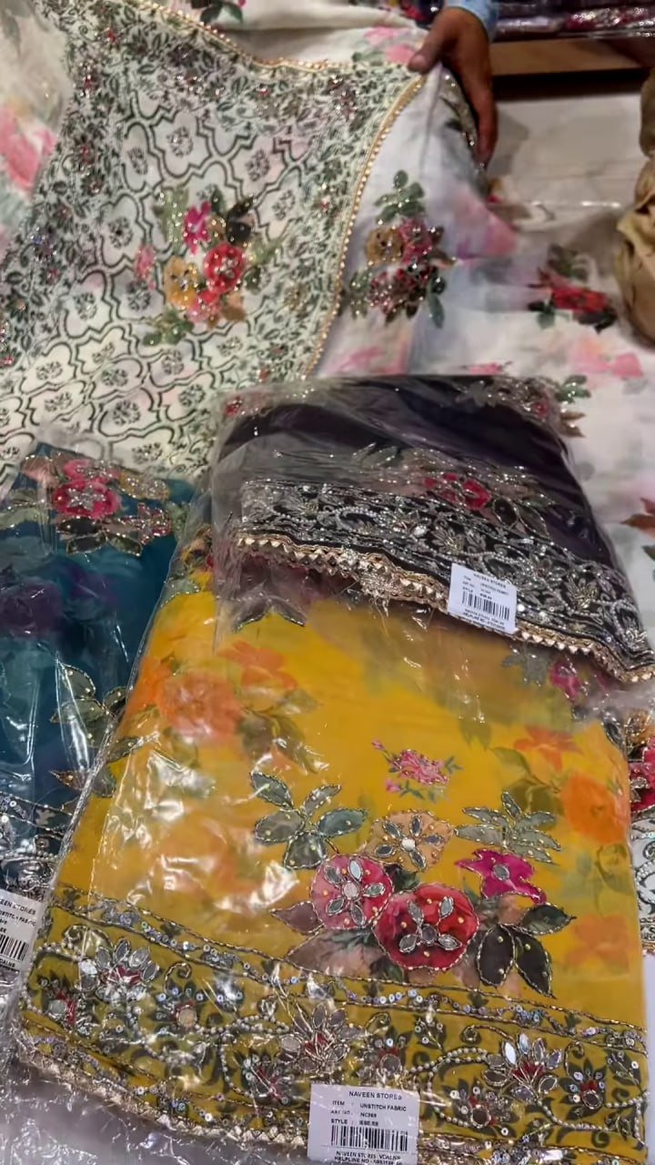 Floral Print Organza Saree With Embroidery - Image 5