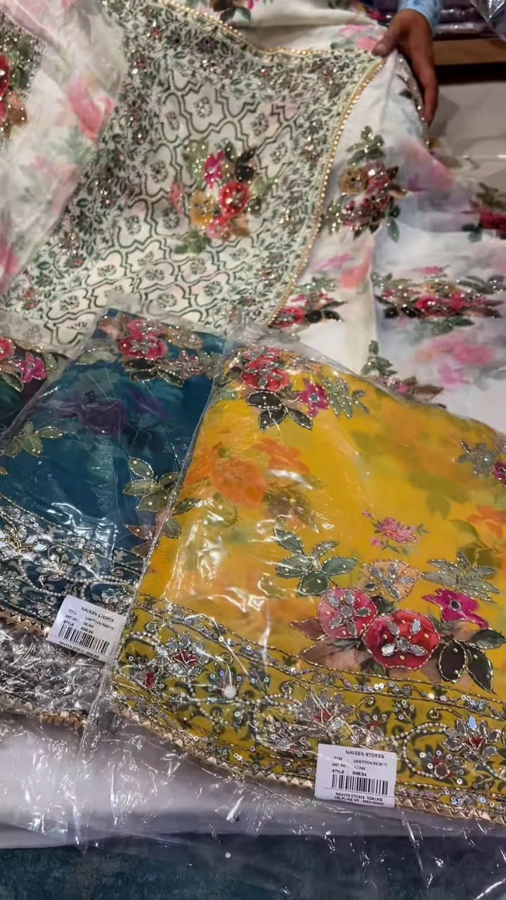 Floral Print Organza Saree With Embroidery - Image 3