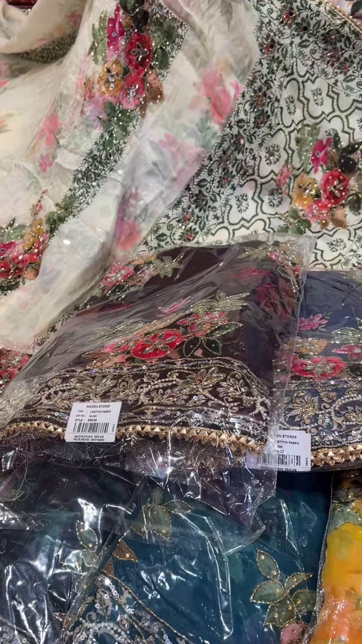 Floral Print Organza Saree With Embroidery - Image 2