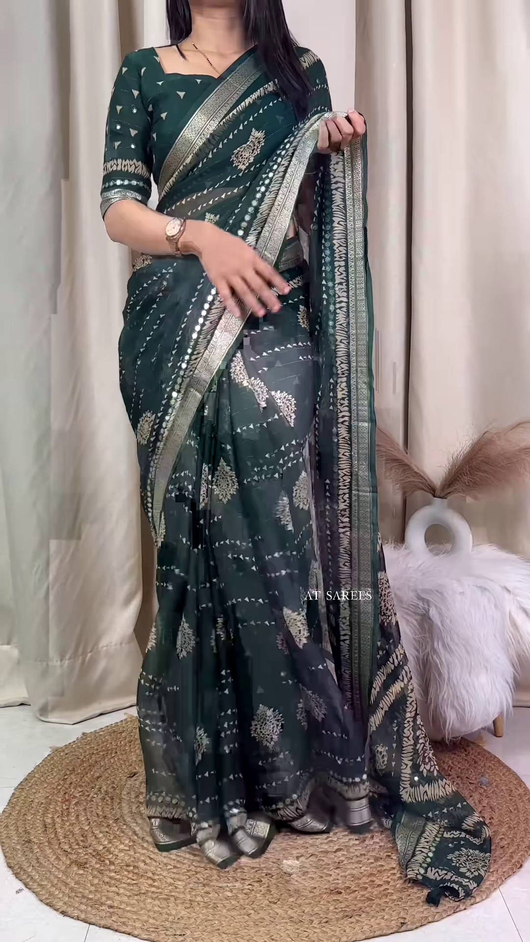 Banarasee Handwoven Crushed Tissue Saree With Lace-Multicolor - Image 6