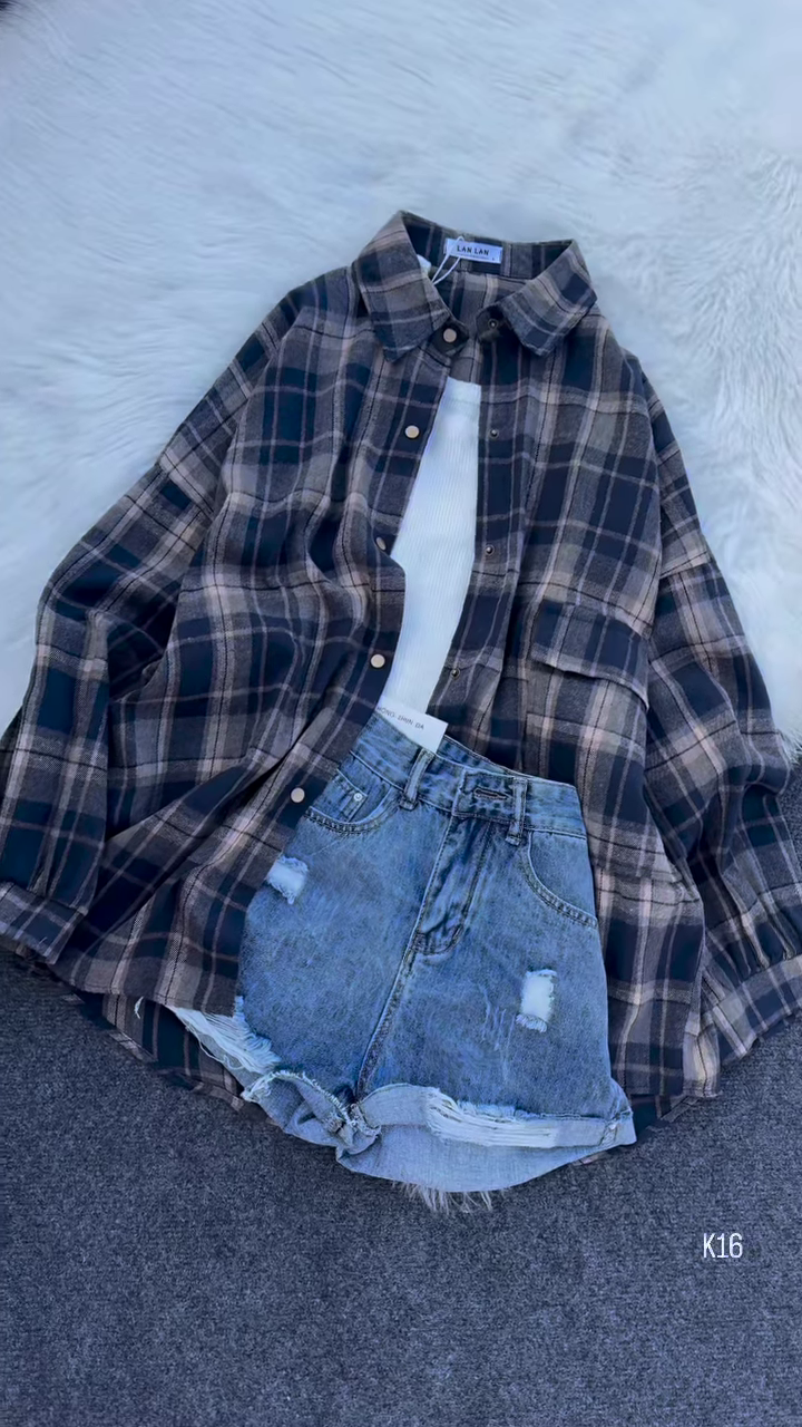 Oversized Plaid Flannel Shirt – Classic & Cozy - Image 3