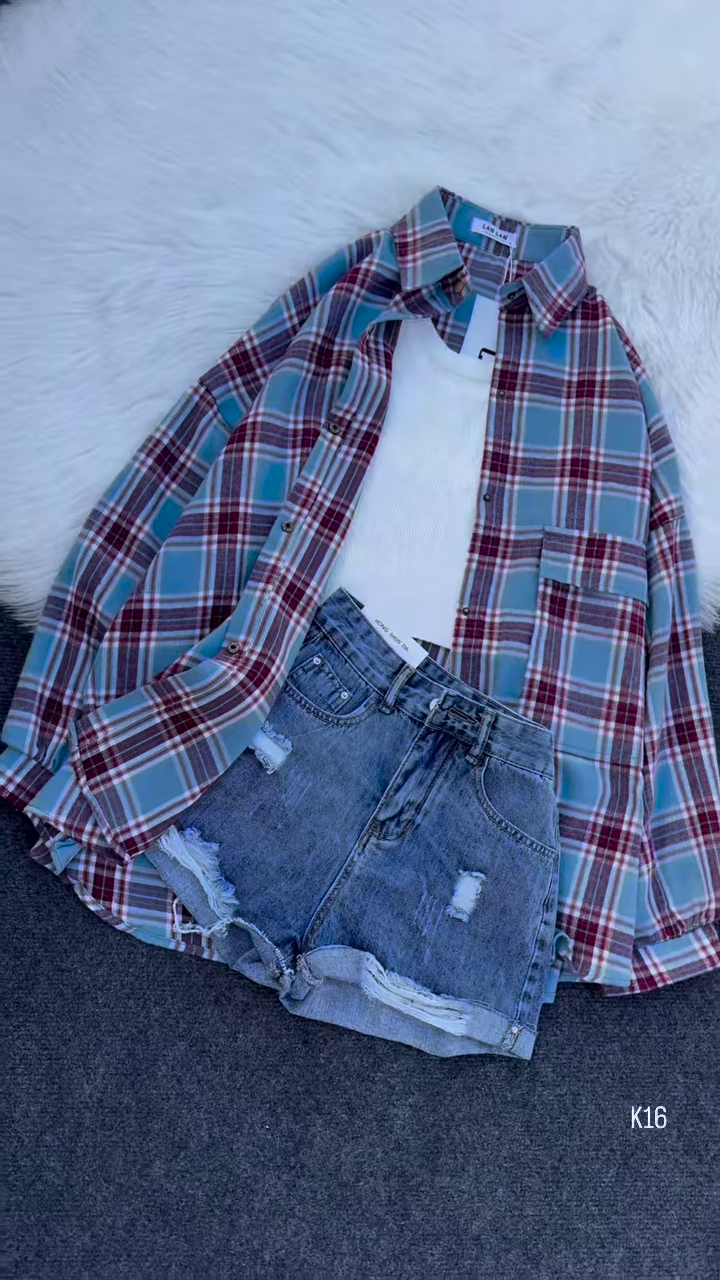 Oversized Plaid Flannel Shirt – Classic & Cozy - Image 4