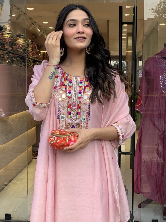 Blush Pink Mirror-Embroidered Suit – A Chic Ethnic Delight - Image 4