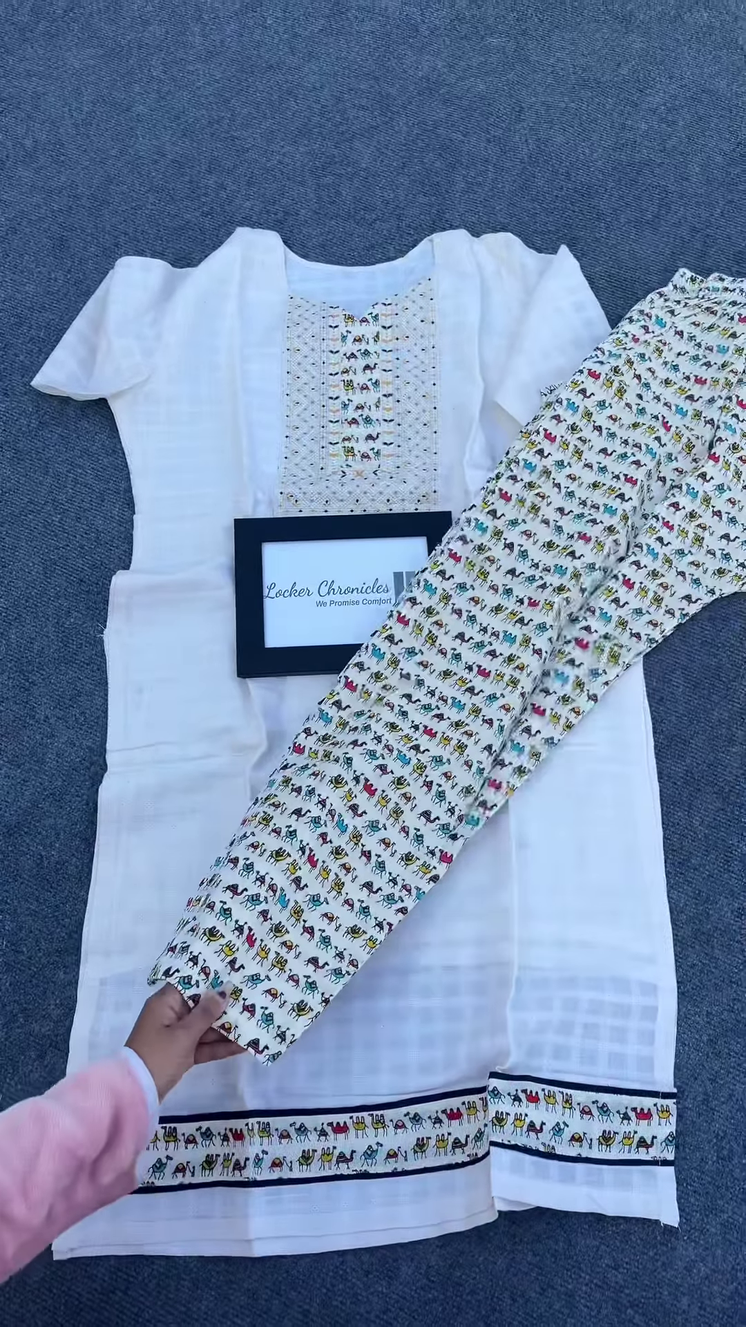 White Embroidered Kurta Set with Animal Motif Dupatta & Pants – Comfort-Focused Ethnicwear for Women - Image 3