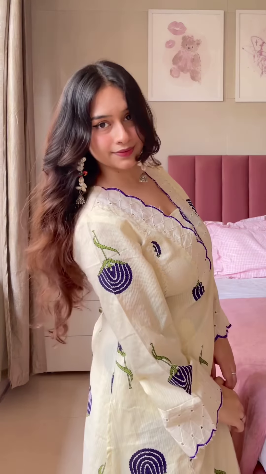 Cream Kurta with Black Embroidered Floral Dupatta โ Elegant Ethnic Set for Women - Image 5