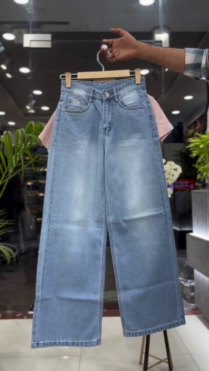 Stylish White Crop Top & Wide Leg Jeans Set - Image 5