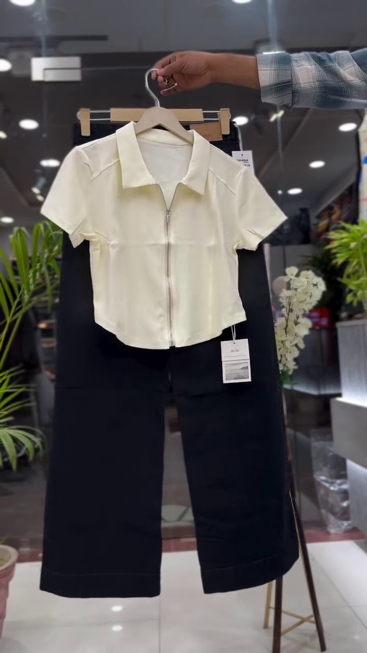 Stylish White Crop Top & Wide Leg Jeans Set - Image 3