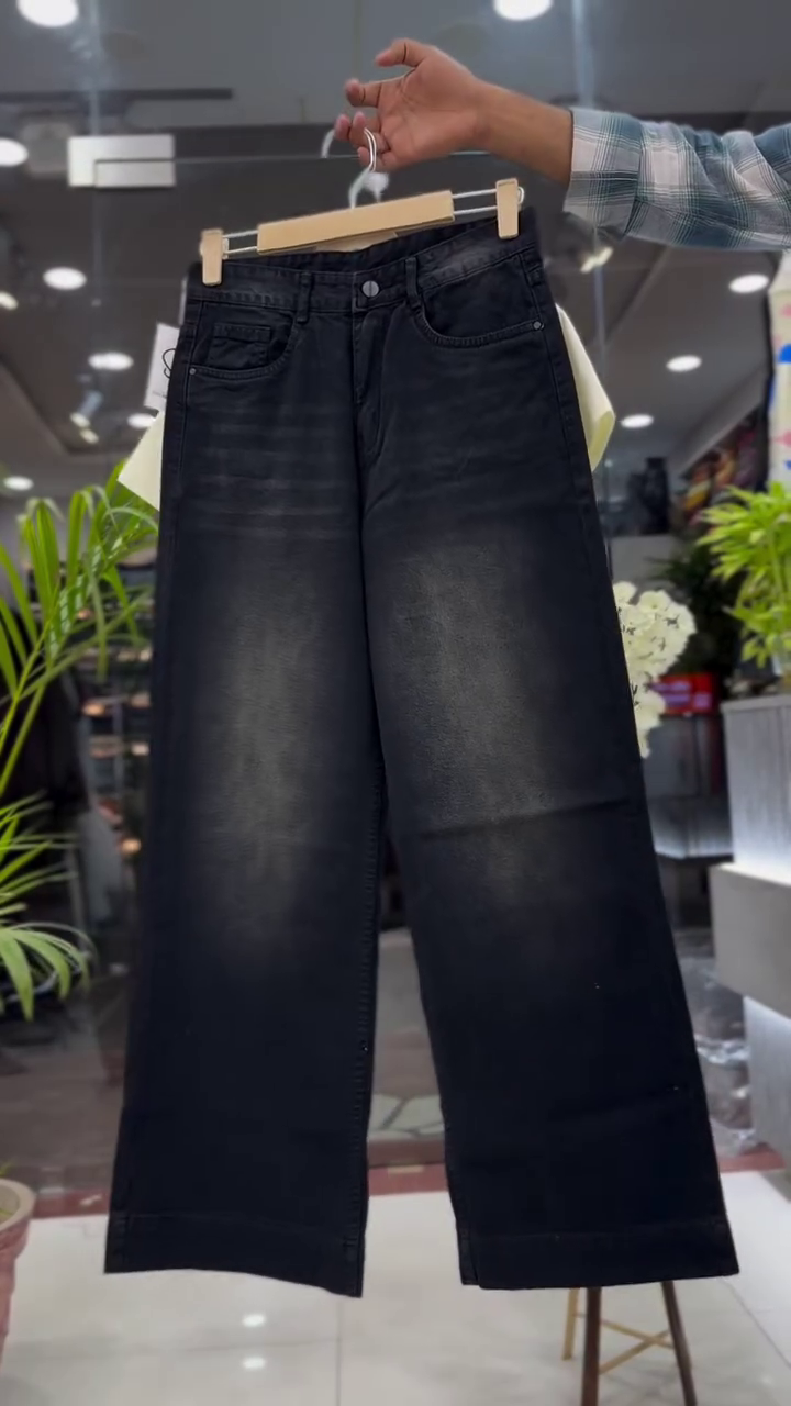 Stylish White Crop Top & Wide Leg Jeans Set - Image 2